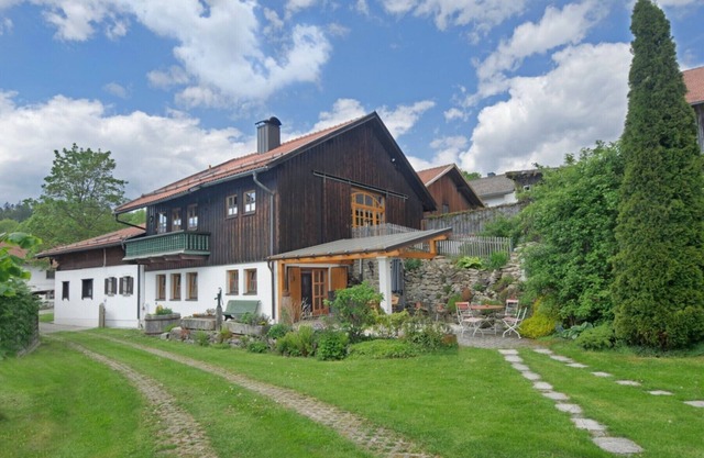 Newly renovated historic 400sqm farmhouse 2500sqm garden. Fantastic hiking trails