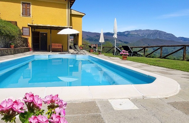 Maison récemment rénovée avec piscine privée et vue imprenable