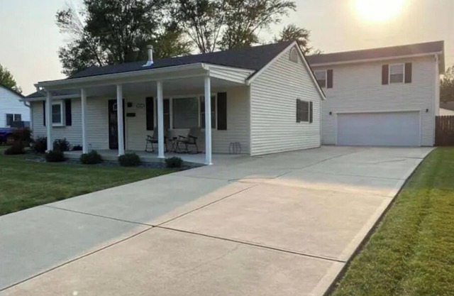 Newly renovated home & guest house with game room.