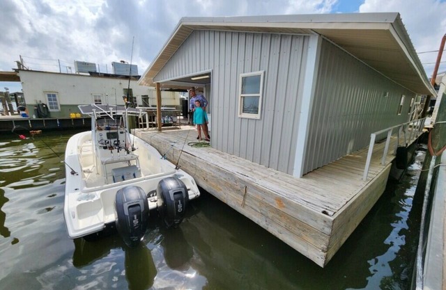 NEWLY RENOVATED Houseboat Located in Venice Marina (B Dock)