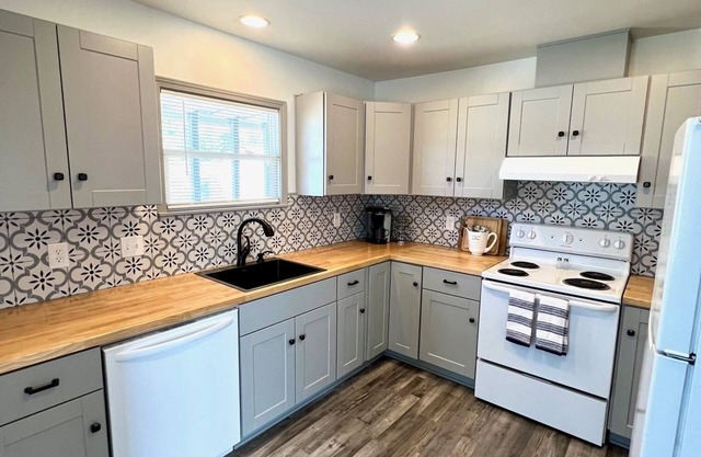 Newly renovated in 2022 in downtown Yreka