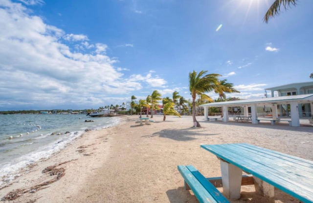 NEWLY RENOVATED Key Largo Beach Cottage