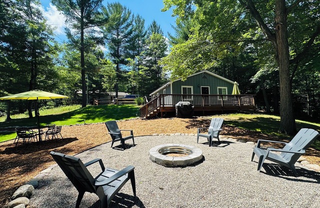 NEWLY RENOVATED! Large sandy beach & swim area. Cute 3 bedroom lake house