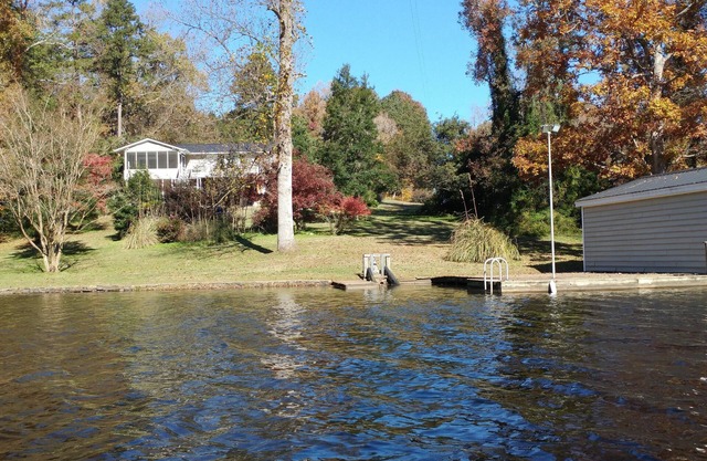 Lakehouse récemment rénové!