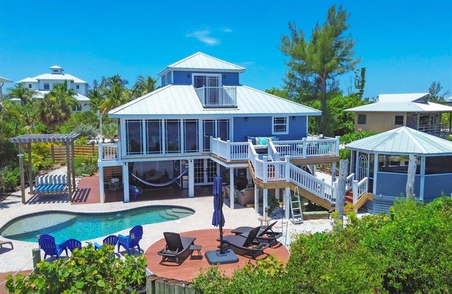 Maison de luxe de 4 chambres avec piscine près de la plage, quai privé sur Kettle Harbor.
