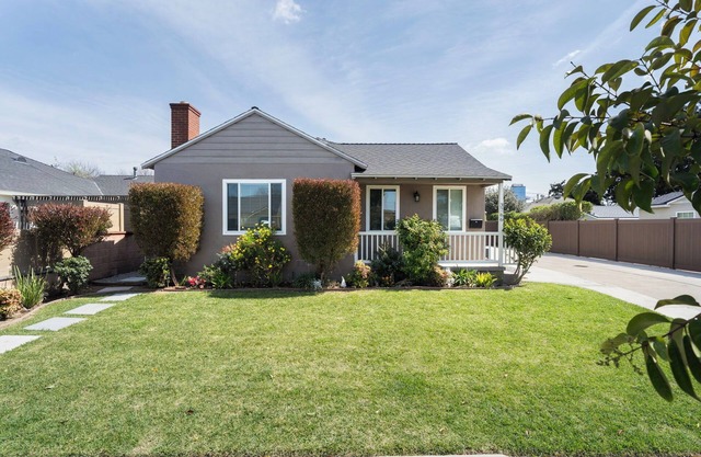 Spacious 4-bedroom with AC, W/D in Long Beach next to Hartwell Park