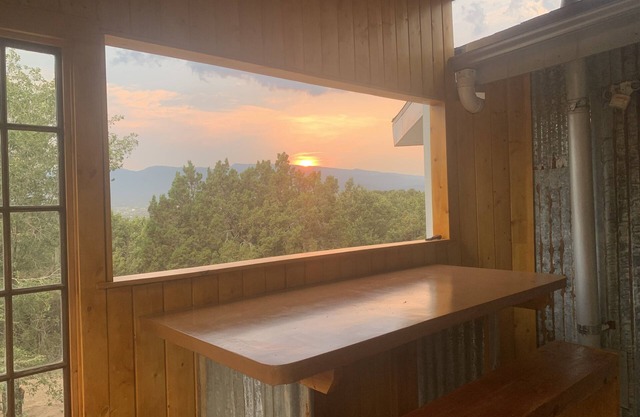 MAISON DE MONTAGNE PRIVÉE NOUVELLEMENT RÉNOVÉE AVEC HOT TUB