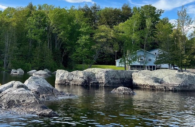 Private Lakefront Cottage; Newly renovated, spacious, clean, end lot