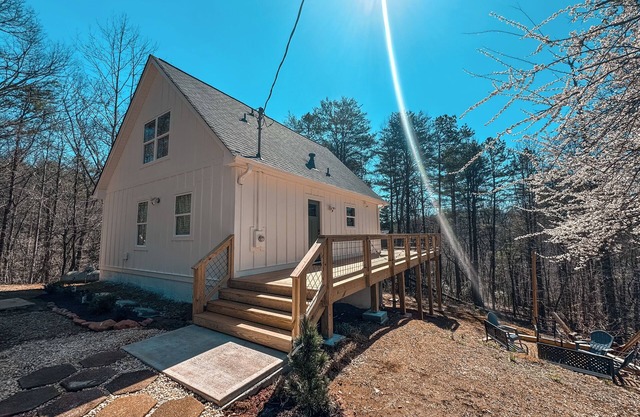 Newly renovated Ridgeway Stay - Less than 10 mins to downtown Dahlonega!