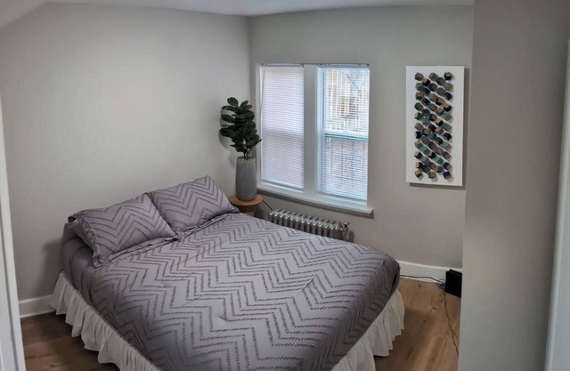 Newly renovated, spacious 1 bedroom place near Brady Street and downtown