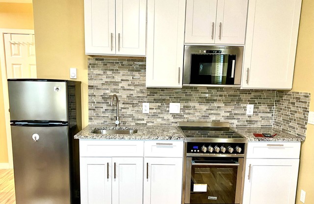 Newly renovated studio In Issaquah Long-Term Rental