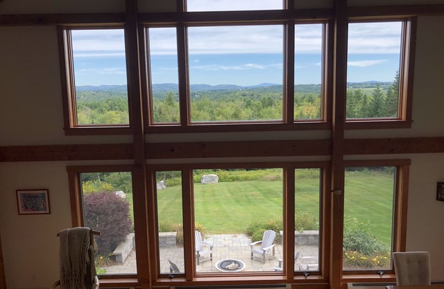 Sunapee Region Year Round Post & Beam Home avec une vue imprenable sur la montagne