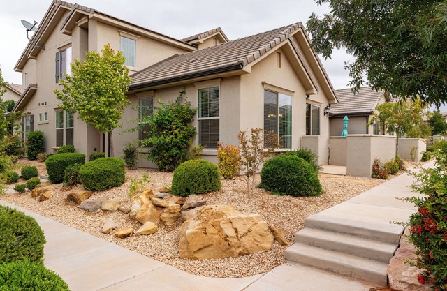 Newly Renovated Townhome. Pet Friendly! St. George