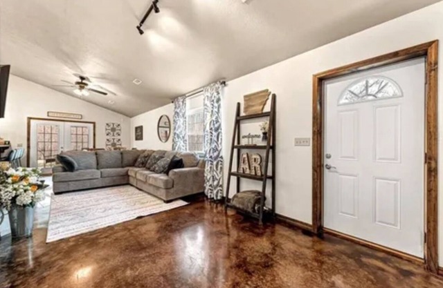 Newly renovated secluded hideaway minutes from downtown Eureka Springs