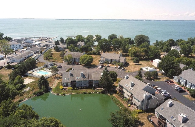Newly renovated 2-bedroom condo with WiFi, AC in lovely Kelleys Island