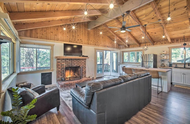 Newly Renovated Lake Arrowhead Cabin w/ Deck!