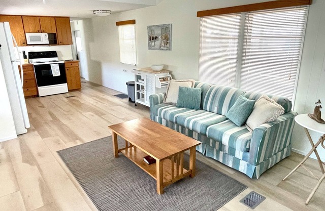 Newly Renovated + Great Location by Historic New Port Richey & the Ocean/Beach!