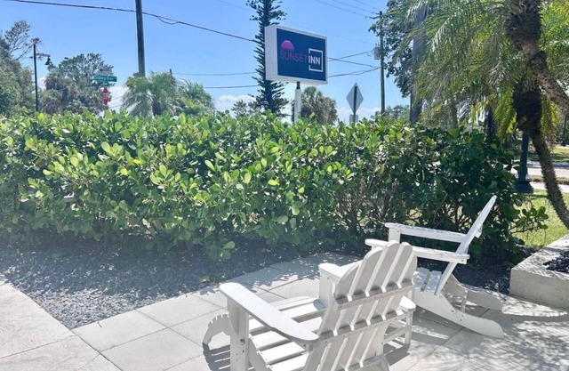 Newly Renovated Charlotte Harbor - Sunset Inn #7