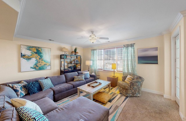 Newly renovated condo in oceanfront building with pool & outdoor showers