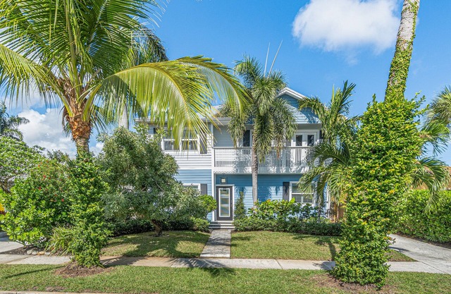 Newly renovated luxury 4/3 seasonal home with pool