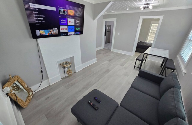 Newly renovated modern apartment near the ocean and minutes from downtown WPB