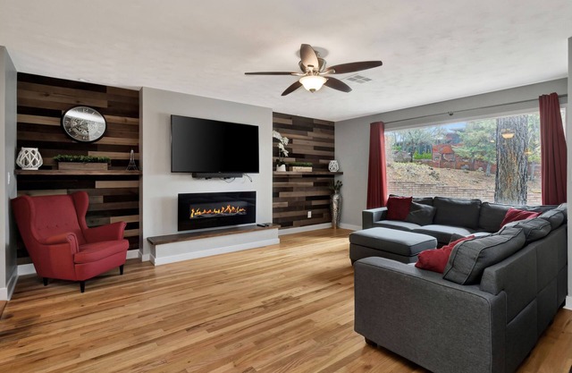 *Newly*Renovated*Walking distance to Downtown