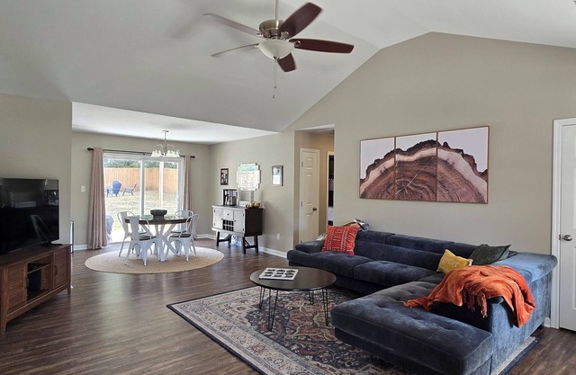 Newly renovated with coffee bar, bonus room, fire pit and fully stocked kitchen