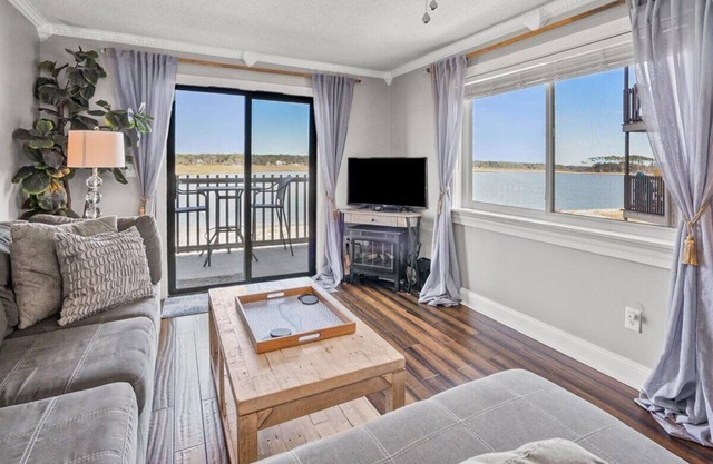 Newly Updated Family Friendly Waterfront Condo With Great Views And Beach Access