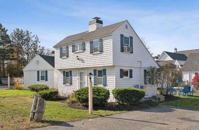 Welcome to your perfect getaway! A coastal cottage steps from Pine Point Beach!