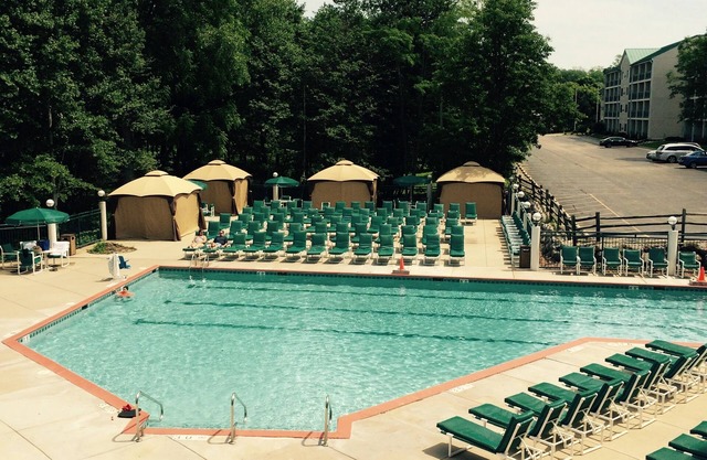 The Cove of Lake Geneva, Private Luxury Suite, Pool View & Exclusive Offers