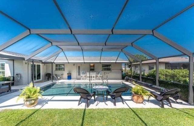 Maison de golf rénovée près de belles plages de Floride, piscine privée chauffée