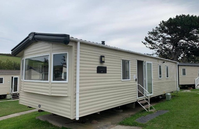 Newquay Bay Porth Caravan - 6 berth