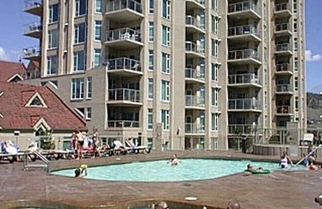 Downtown Lakefront Luxury. Amazing views! 2 Bedroom, 2 bathroom, pool & hot tub.