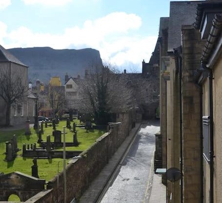 Next to the Palace and Royal Mile with parking