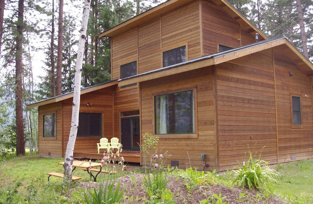 Gorgeous Views 3-bedroom house in charming Winthrop with WiFi