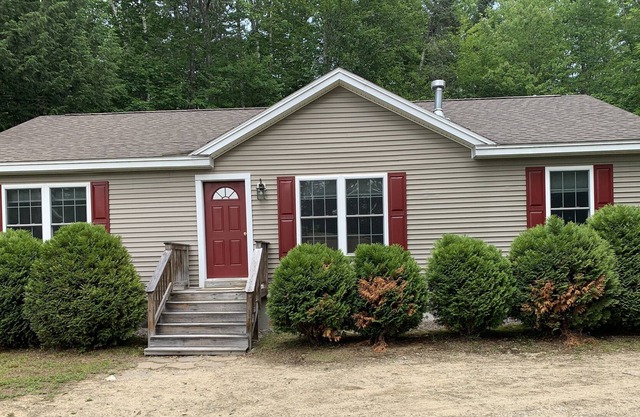 Lakes amd ski region NH House in the Woods Camp, Hike, Swim, boat, hunt or Ski