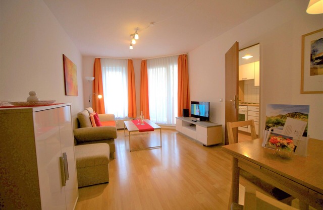 Bel appartement 2 pièces dans le spa - balcon, WiFi, TV, douche à l'italienne