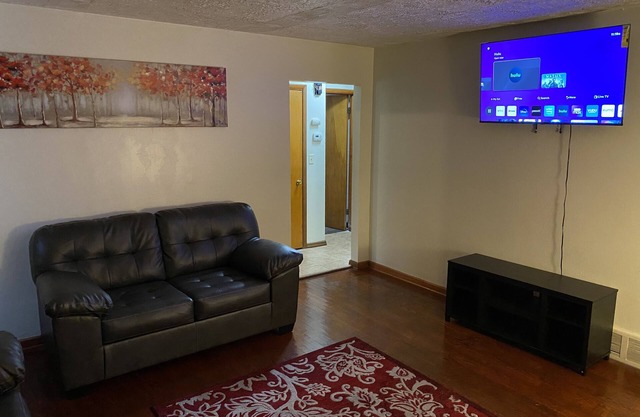 Nice 3 bedrooms with Free wine , parking and Wi-Fi