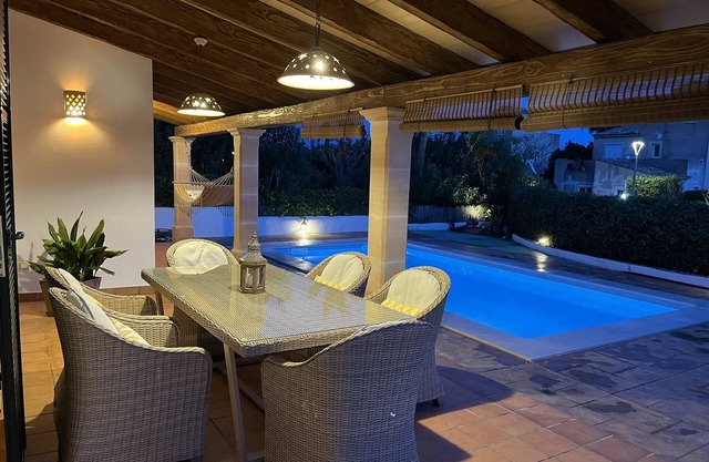 JOLIE ET COSY HOUSE AVEC PISCINE, VÉLOS, JEUX