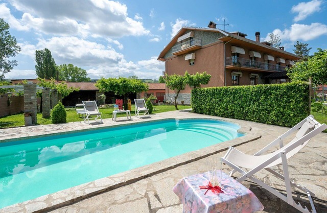 Agréable appartement pour 4 personnes avec piscine, climatisation, WIFI, TV, patio et parking