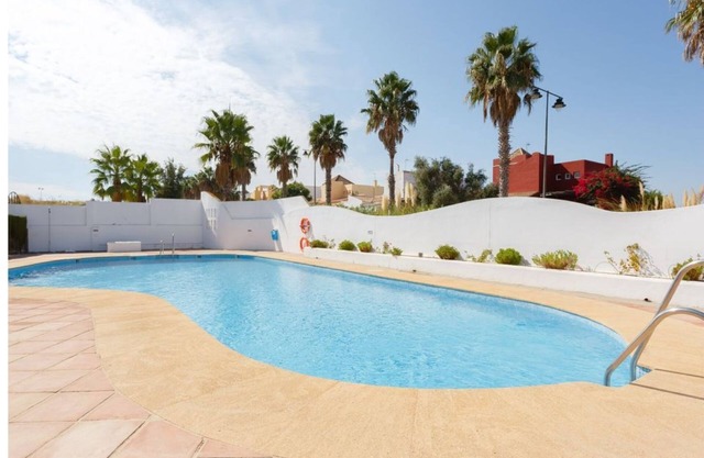 Bel appartement sur terrain de golf avec piscine