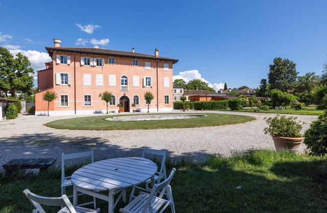 Bel appartement pour 4 personnes avec climatisation, WIFI, TV, patio et parking