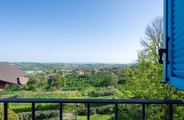 Agréable appartement dans une maison de vacances avec WIFI, piscine, TV, patio et animaux admis