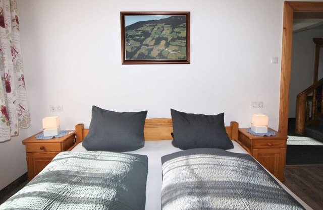 Confortable appartement dans une maison de vacances avec WIFI, TV, balcon, animaux admis et parking
