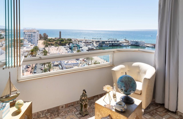 Bel appartement dans le port de plaisance