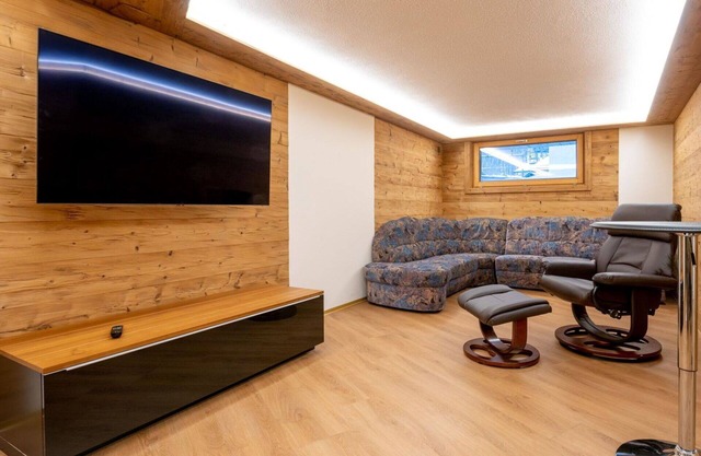 Joli appartement pour 6 personnes avec bain à remous, WIFI, TV, balcon et parking