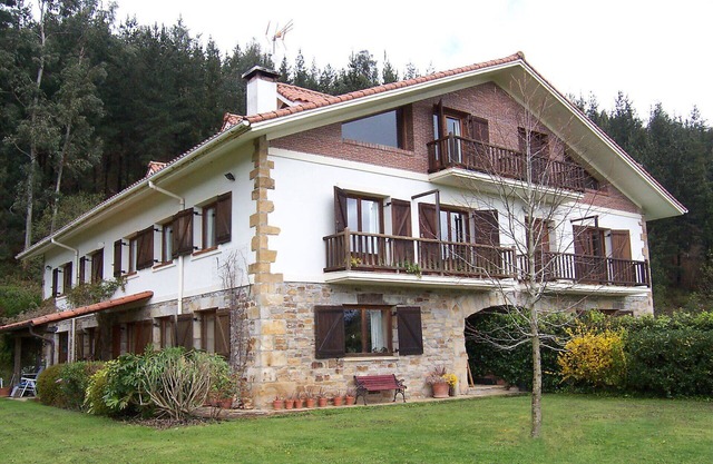 Confortable appartement pour 4 personnes avec WIFI, TV, patio et parking