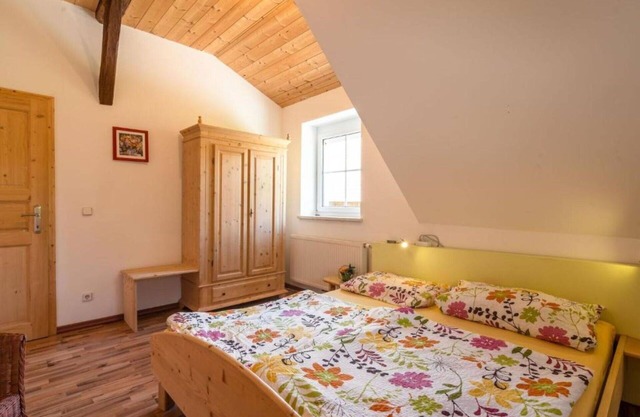 Agréable appartement pour 8 personnes avec piscine, WIFI, TV, patio, animaux admis et parking