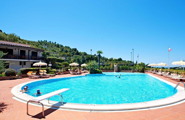 Agréable appartement avec piscine, climatisation, WIFI, TV, animaux admis et parking