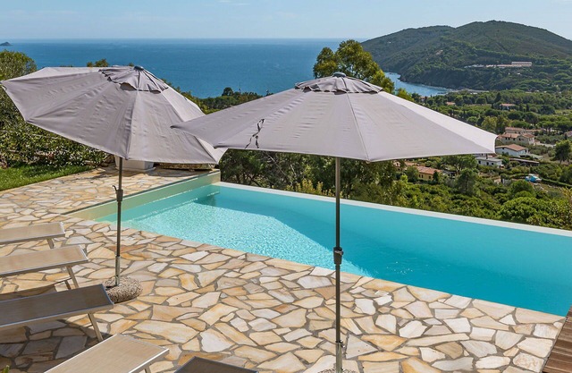 Bel appartement pour 3 personnes avec climatisation, piscine, WIFI, TV, terrasse et parking